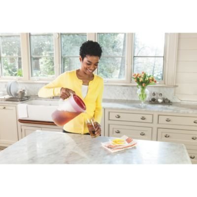 Rubbermaid Clear Pitcher shows contents clearly thanks to the frost base