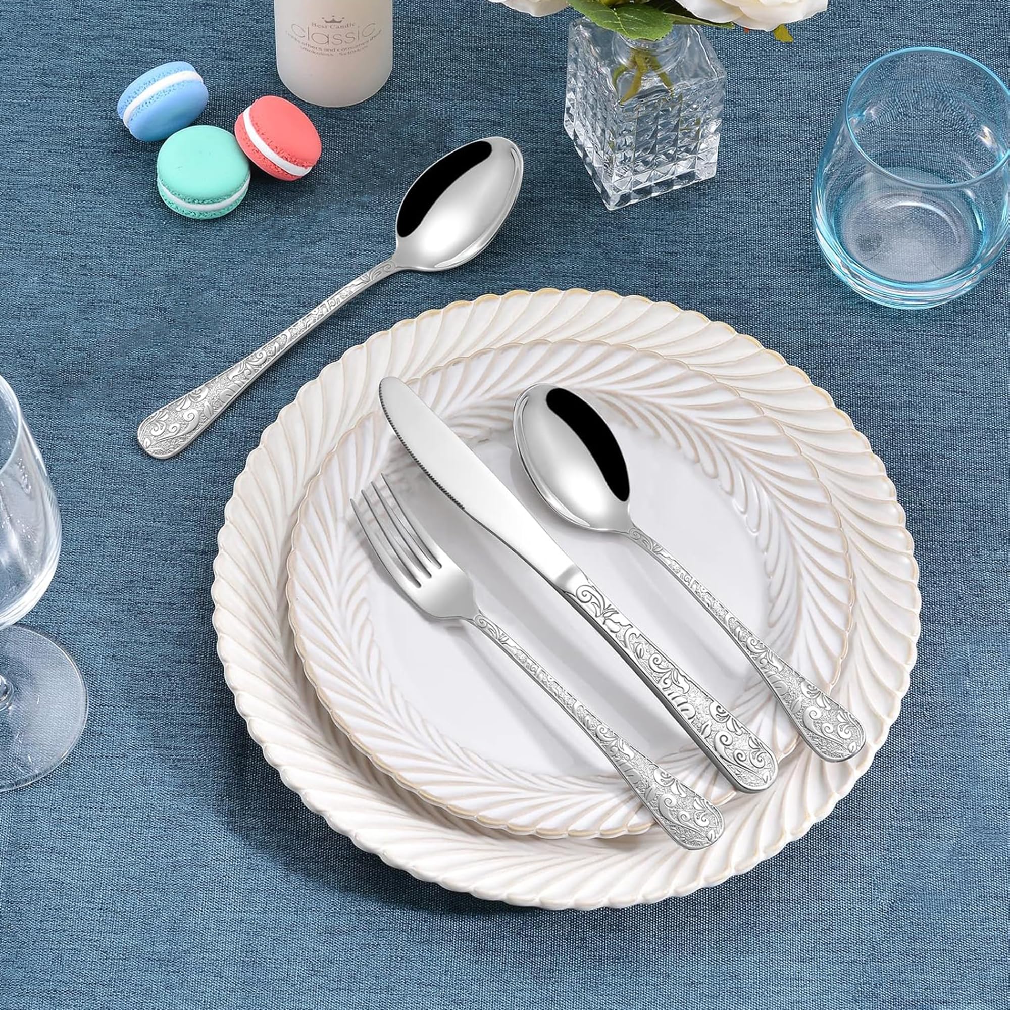 Runfly modern embossed pattern design adds subtle elegance to table