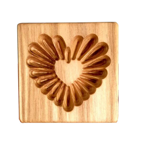 Ryetaga 3D cookie mold creates decorative festival shapes.