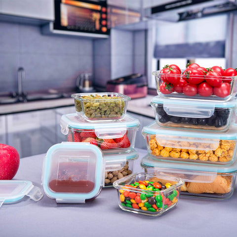 S SALIENT locking lids provide airtight seal for leak-proof storage.