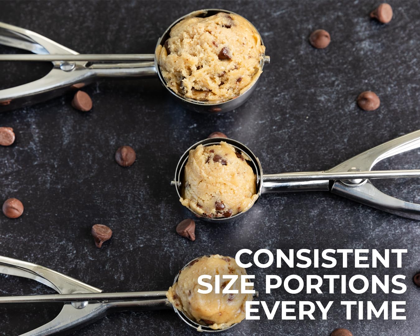 Polished stainless steel finish on the Saffron & Sage scoop highlights durability.