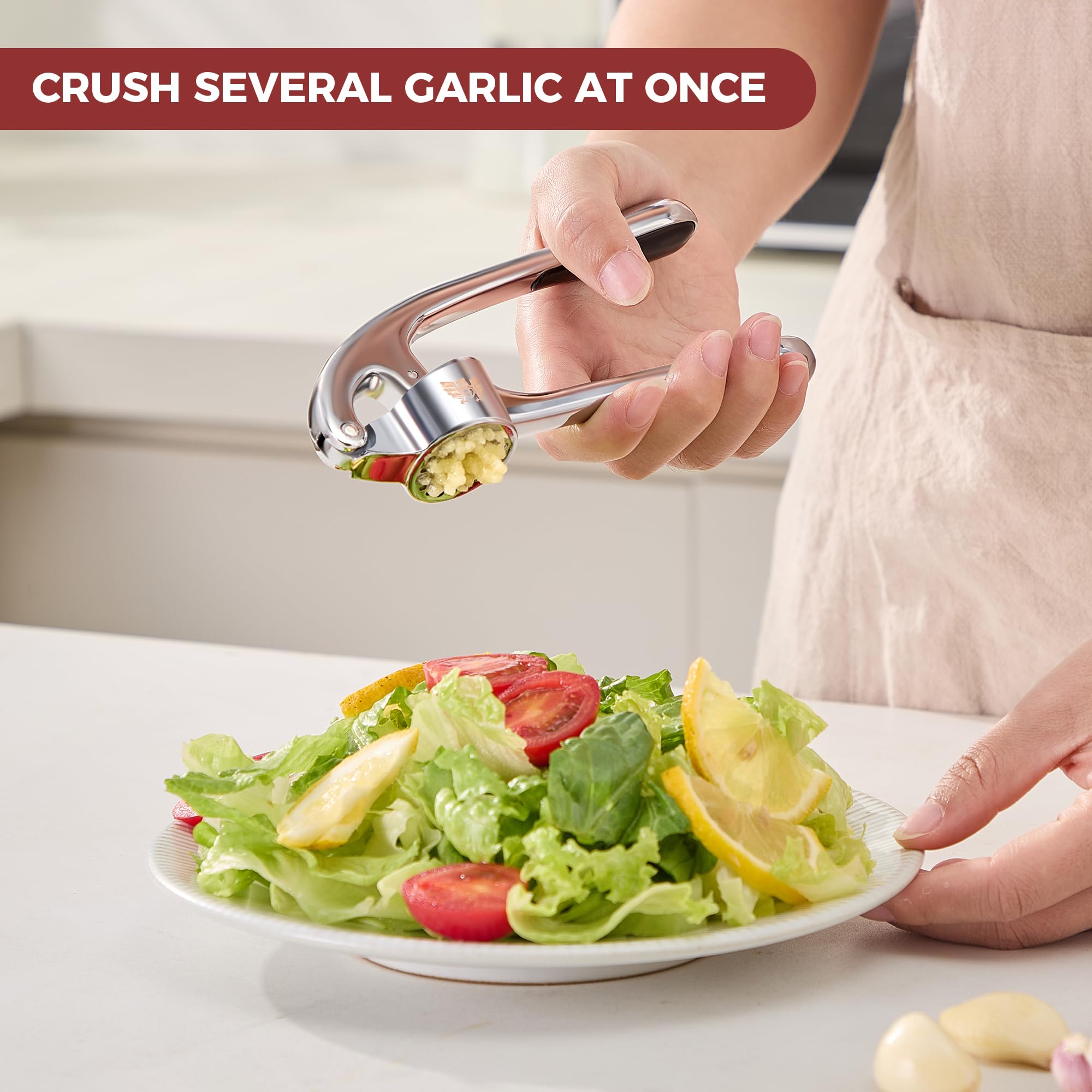 Safi Garlic Press Set cleaning brush included for easy cleanup.