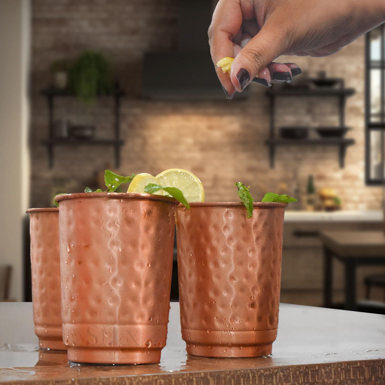 SAJTOX pure copper tumbler showing natural color change indicating purity.