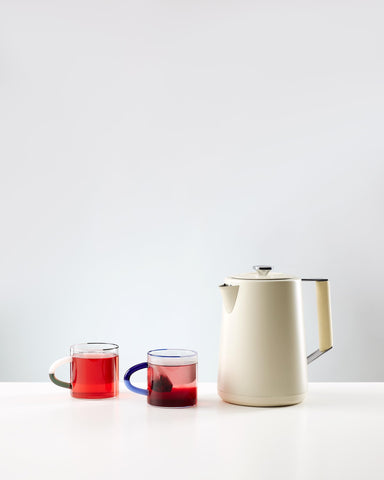 SAKI Luna pour-spout in action for precise hot water dispensing