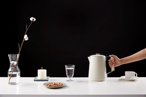 SAKI Luna tea session setup with 60-minute hold for timed sipping