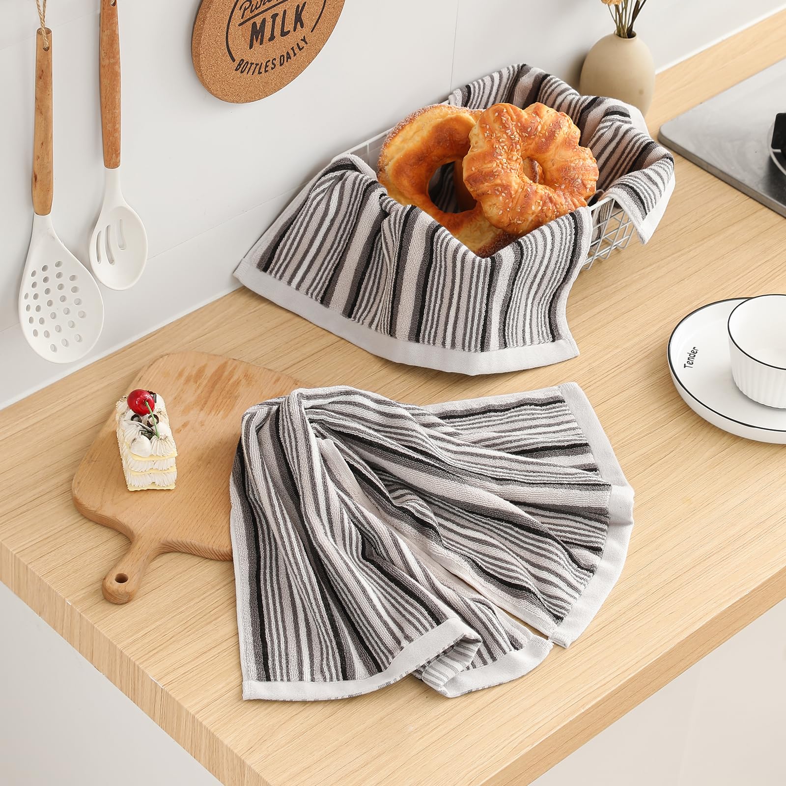 SALAS thick cotton towels resist deformation for repeated kitchen use.