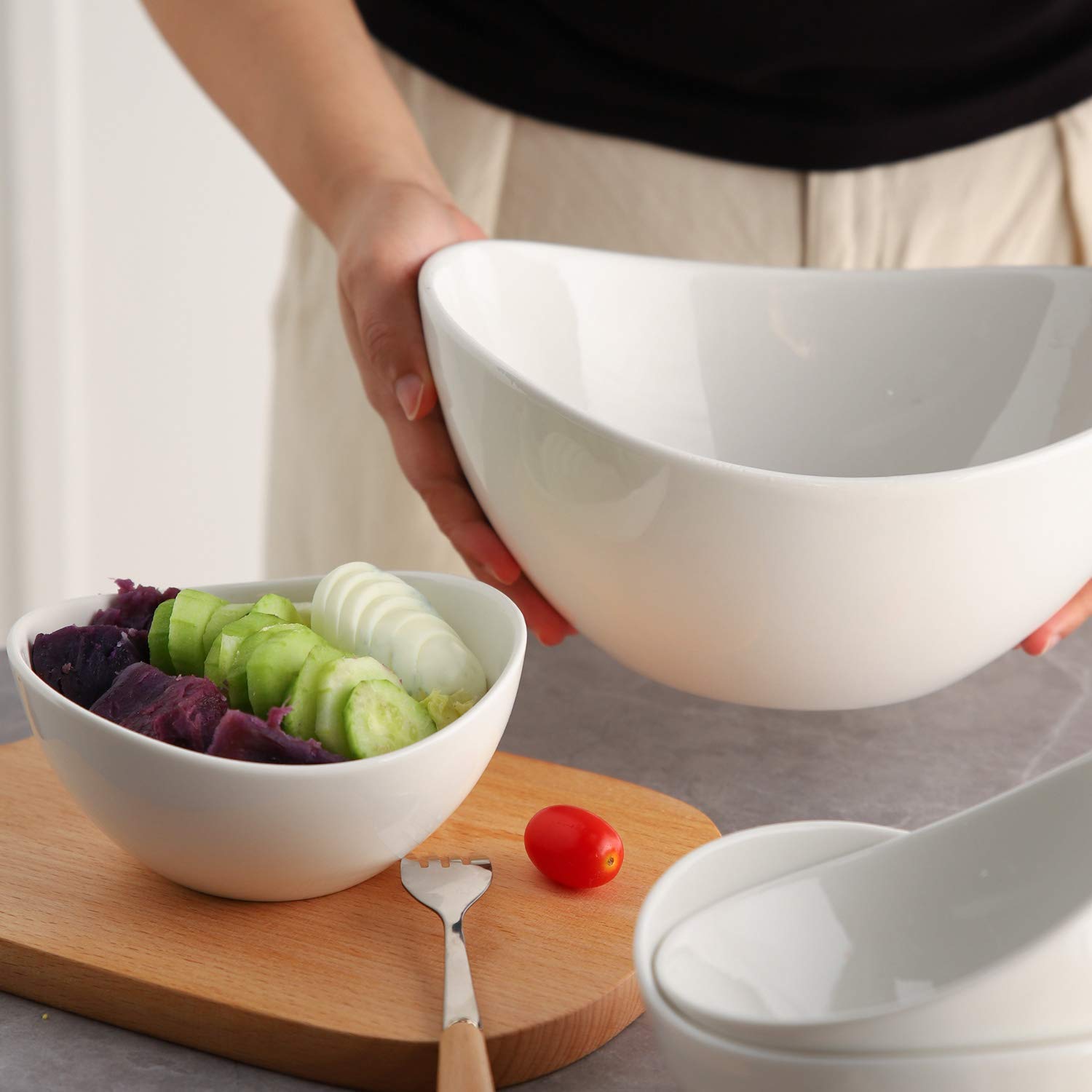 Samsle porcelain bowls feature a stackable design saving space in kitchens.