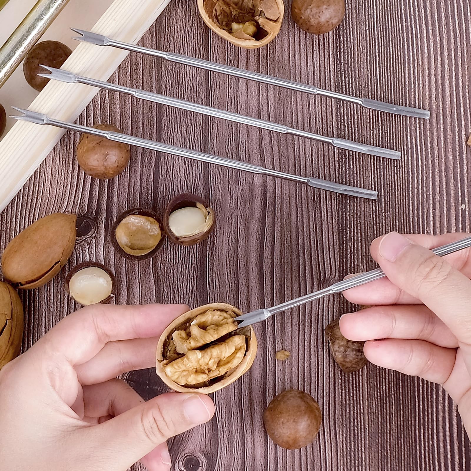 Sanchamy Nut Cracker metal cracking rod provides steady leverage for cracking.