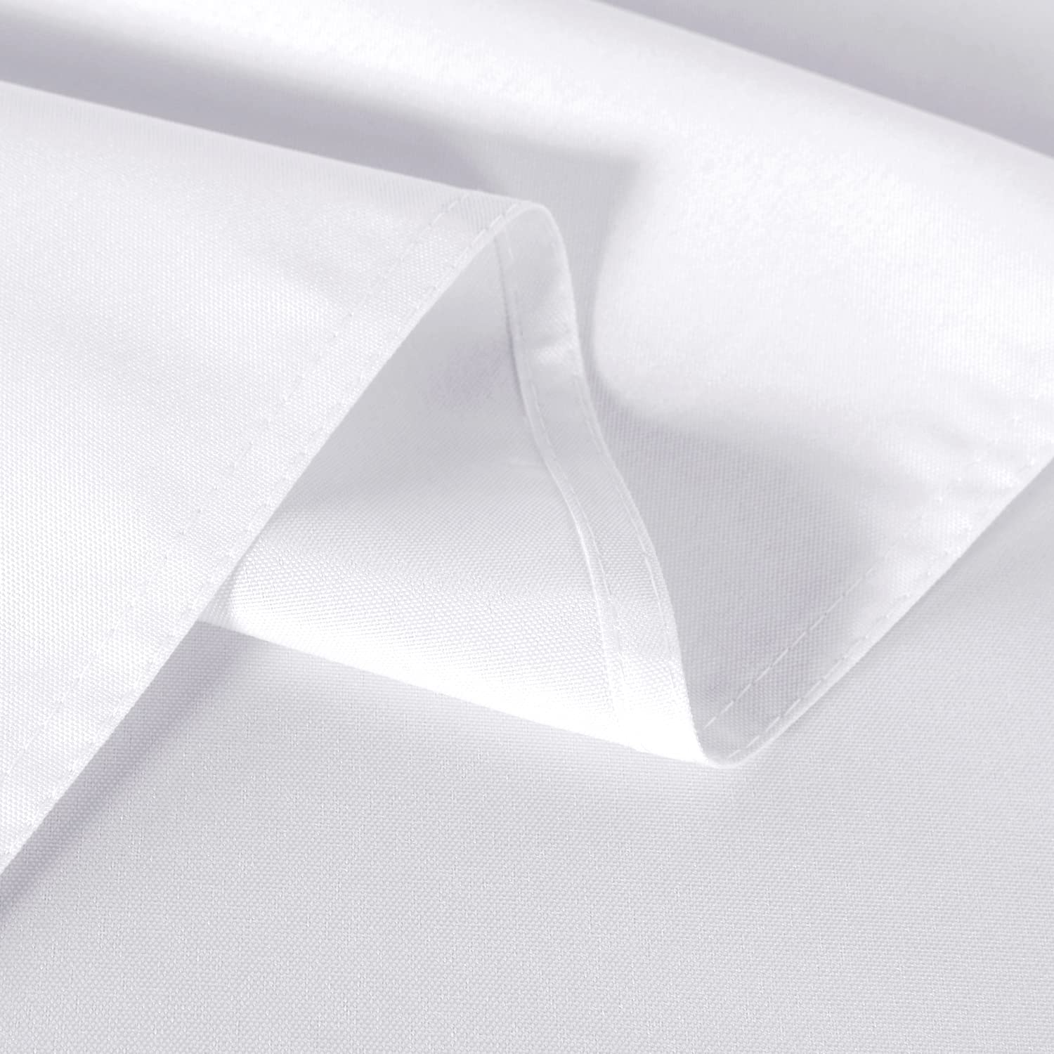 Sancua banquet cloth suitable for weddings and buffets creates a clean, coordinated look.