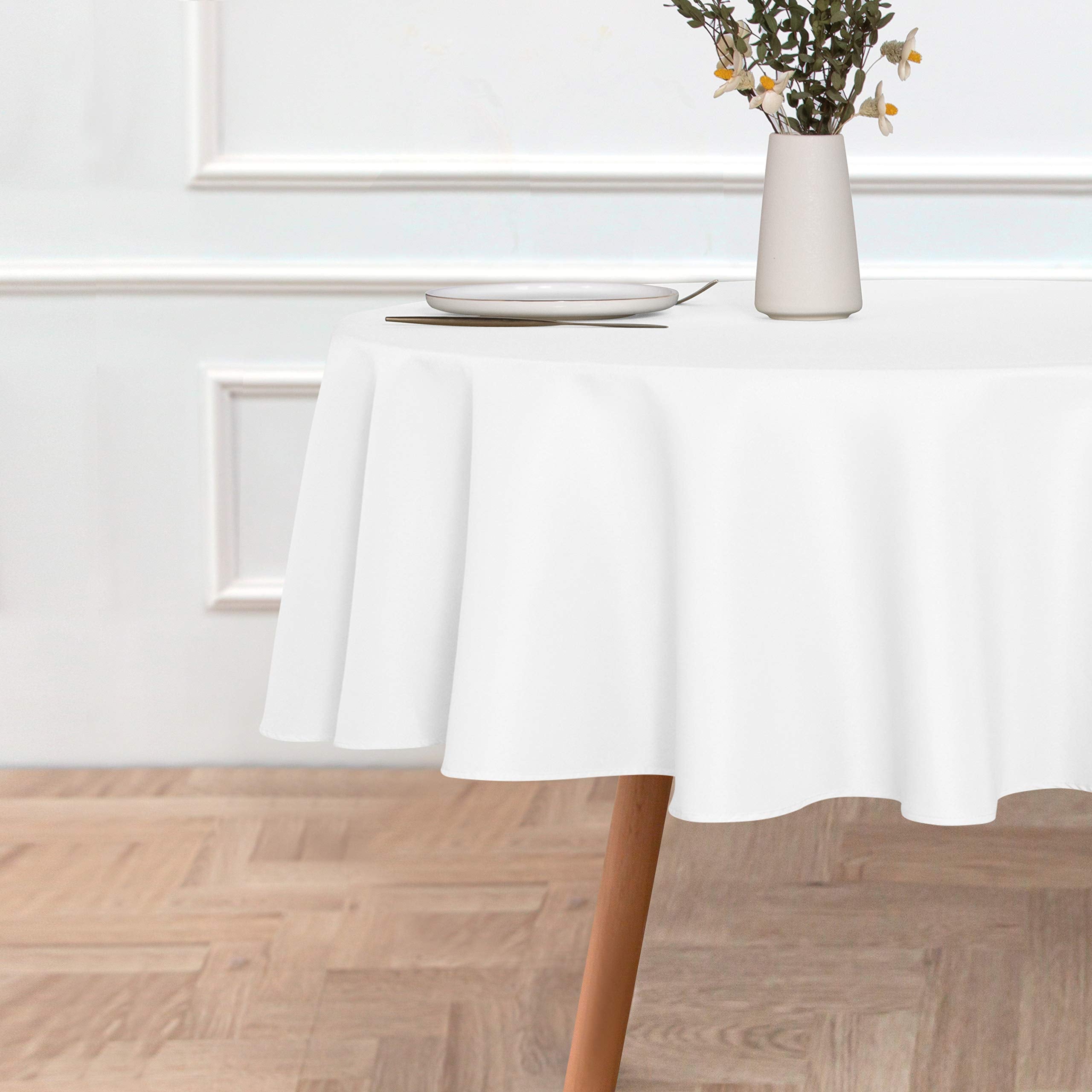 Sancua white round tablecloth suitable for dining with spill-resistant performance.