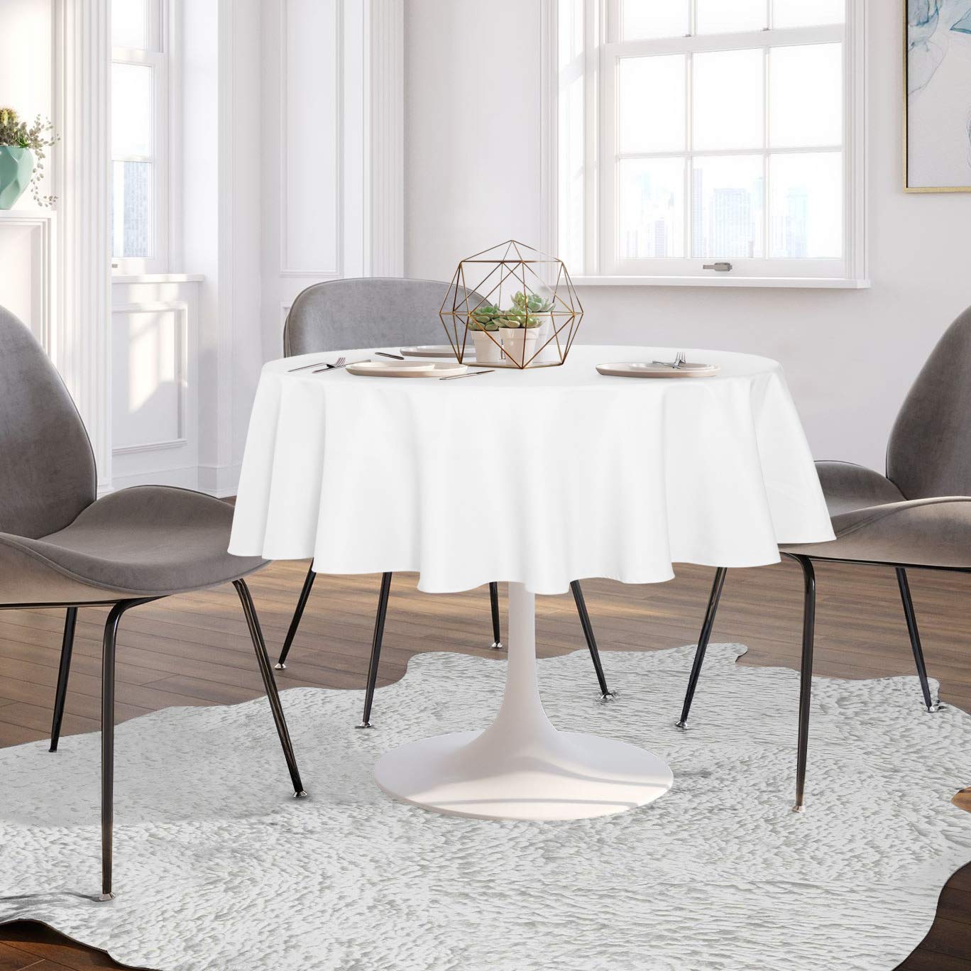 Sancua round tablecloth outdoor setup highlights water resistance.