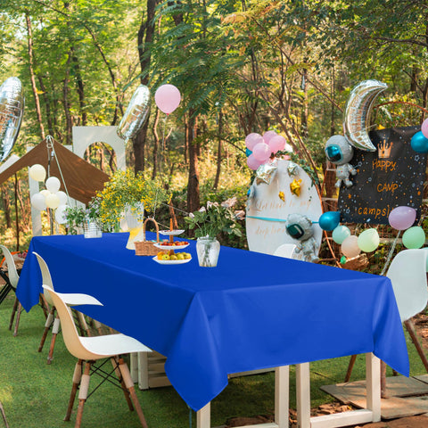 Sancua durable polyester tablecloth for banquet settings.