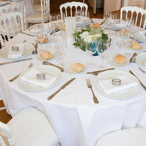 Sancua wrinkle-resistant finish maintains a neat table appearance