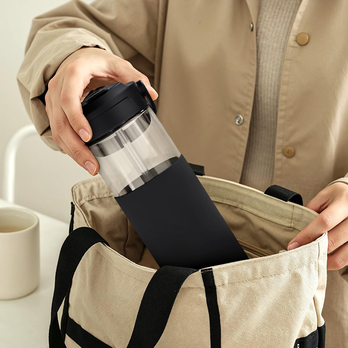 SANDJEST travel-cap on velvet-black bottle for secure on-the-go hydration.