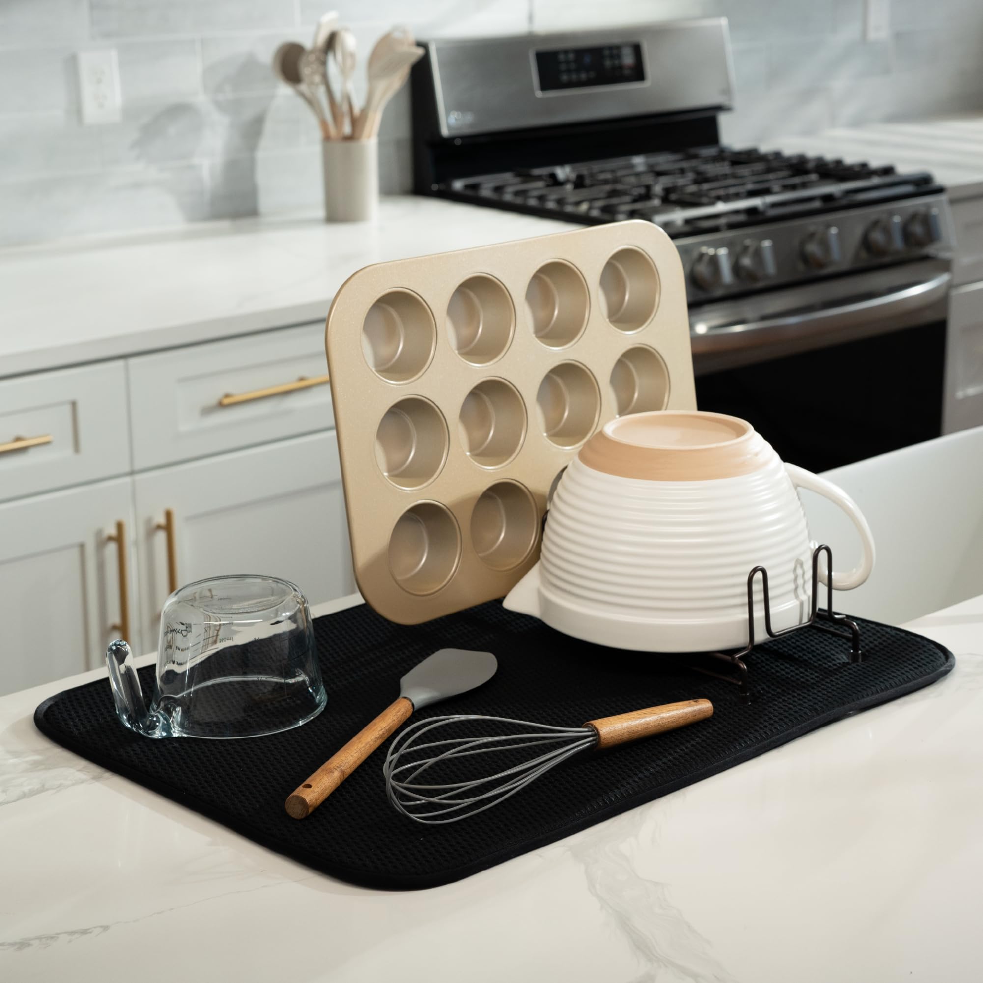 S&T INC Absorbent microfiber mat catches drips protecting kitchen surfaces