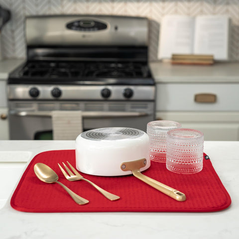 S&T INC. mat placed under a dish rack catches drips and protects countertops.