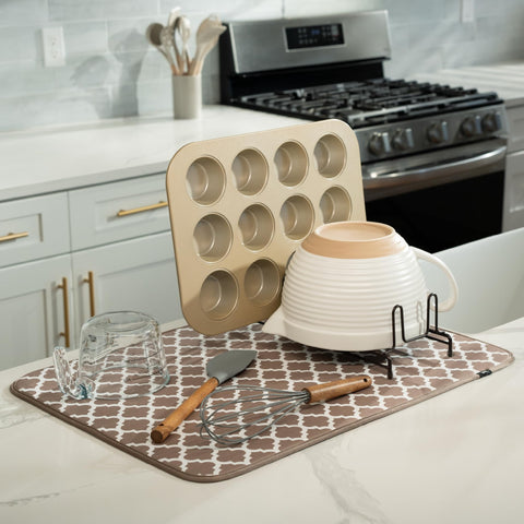 S&T INC. XL mat offers a reversible design for flexible kitchen use.