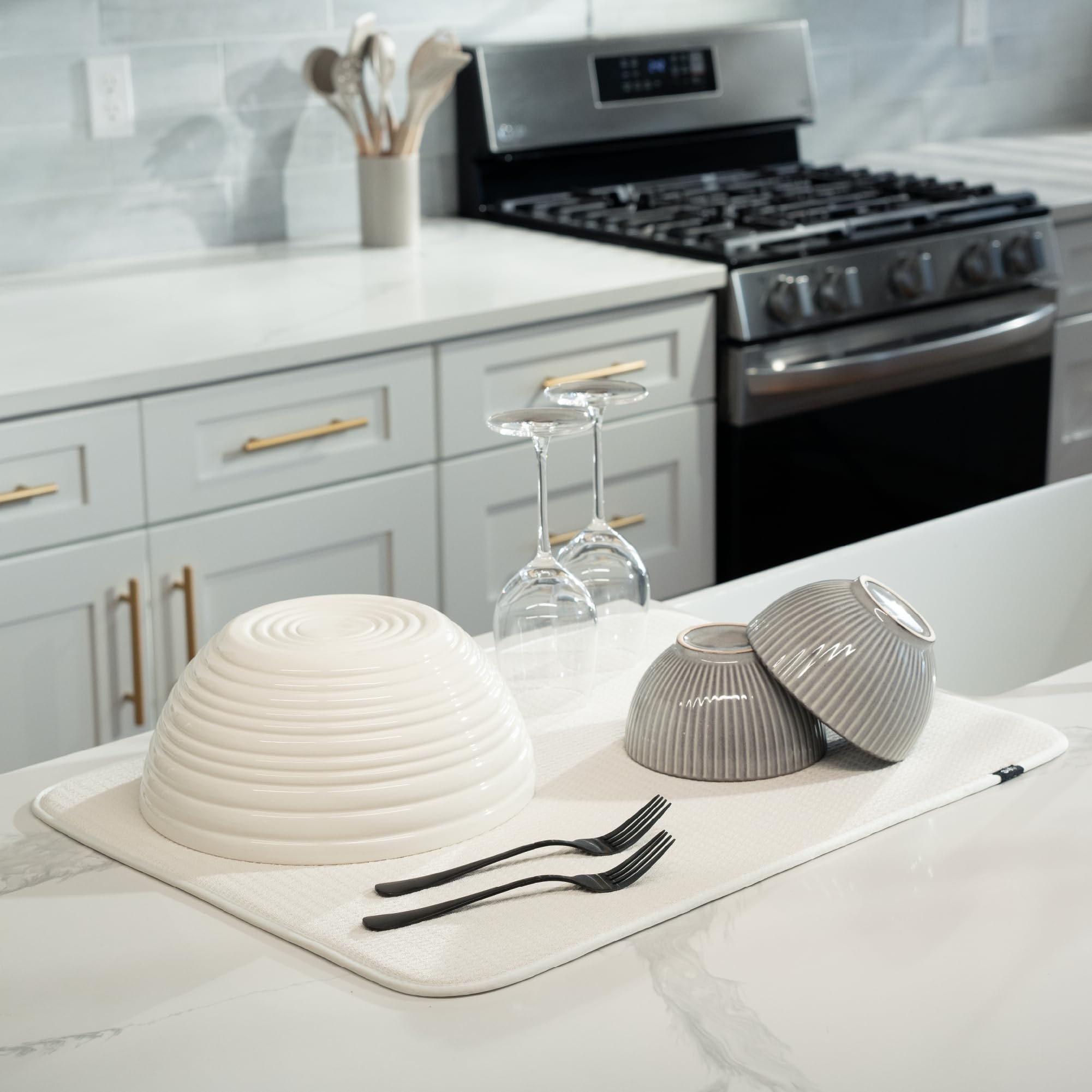 S&T INC. Dish Drying Mat XL shown under a rack catches drips and protects surfaces.