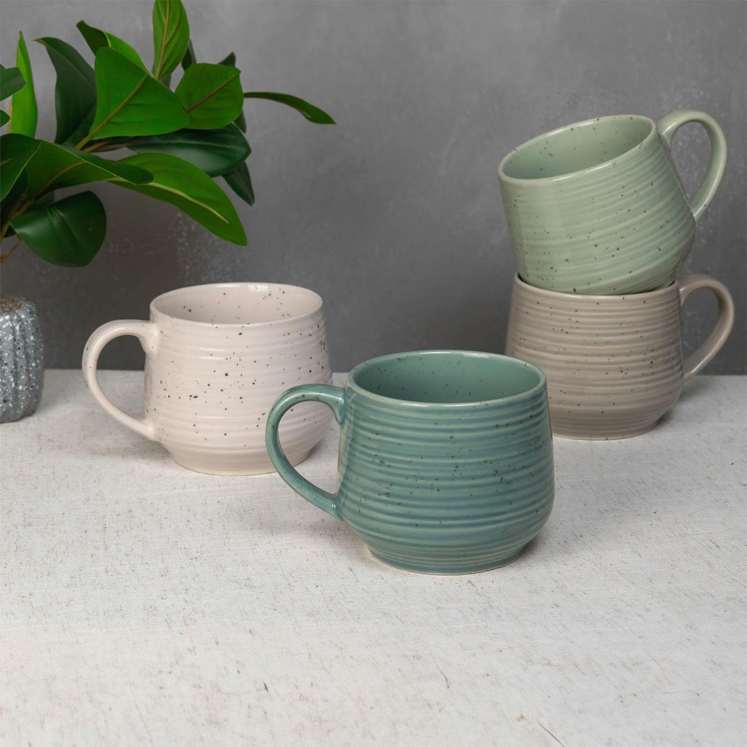 Sango Siterra scratch-resistant mugs stay vibrant after daily use and washes.