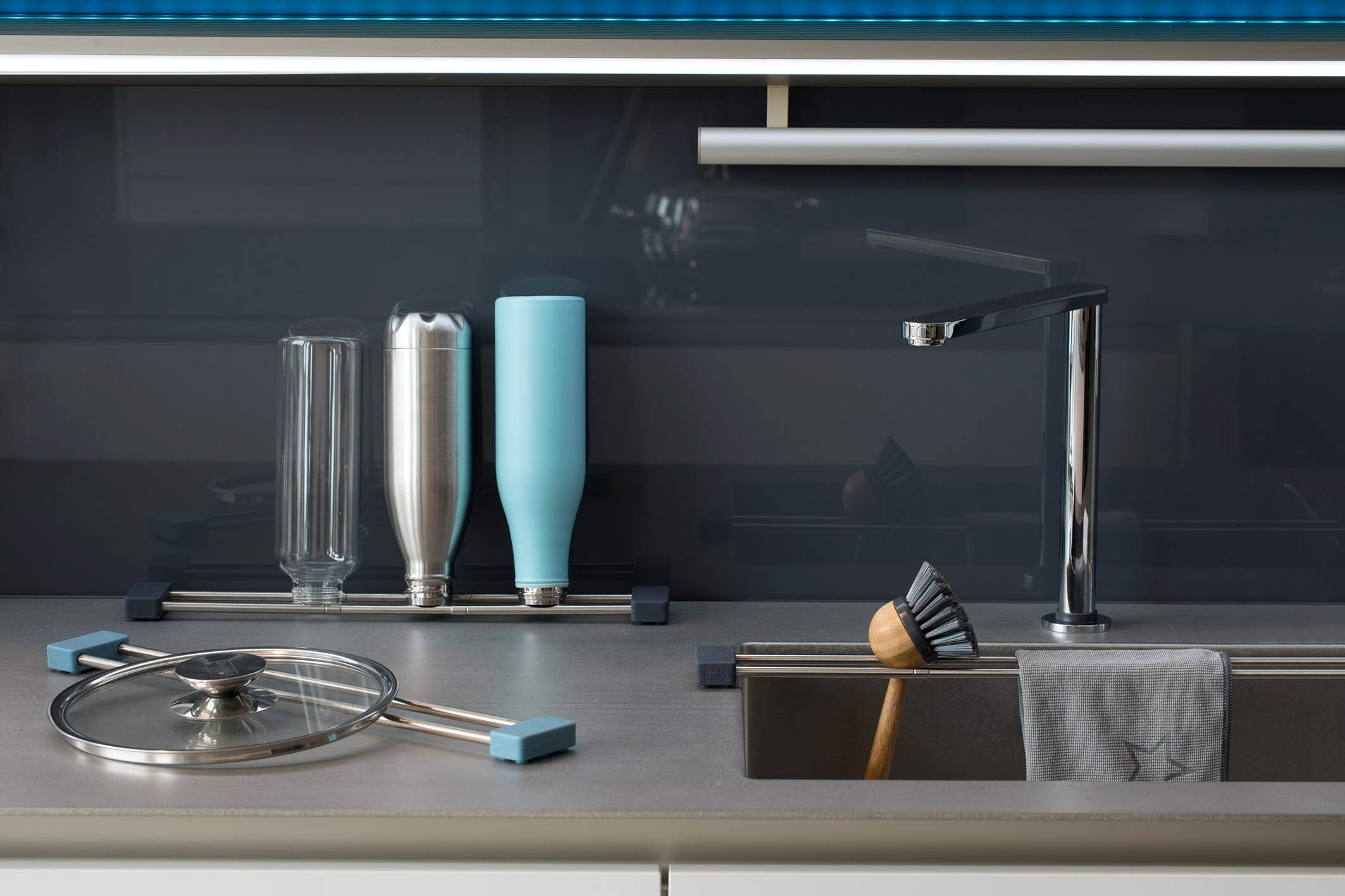 Sanni Shoo drip.line Pure dishwasher-safe design cleans easily