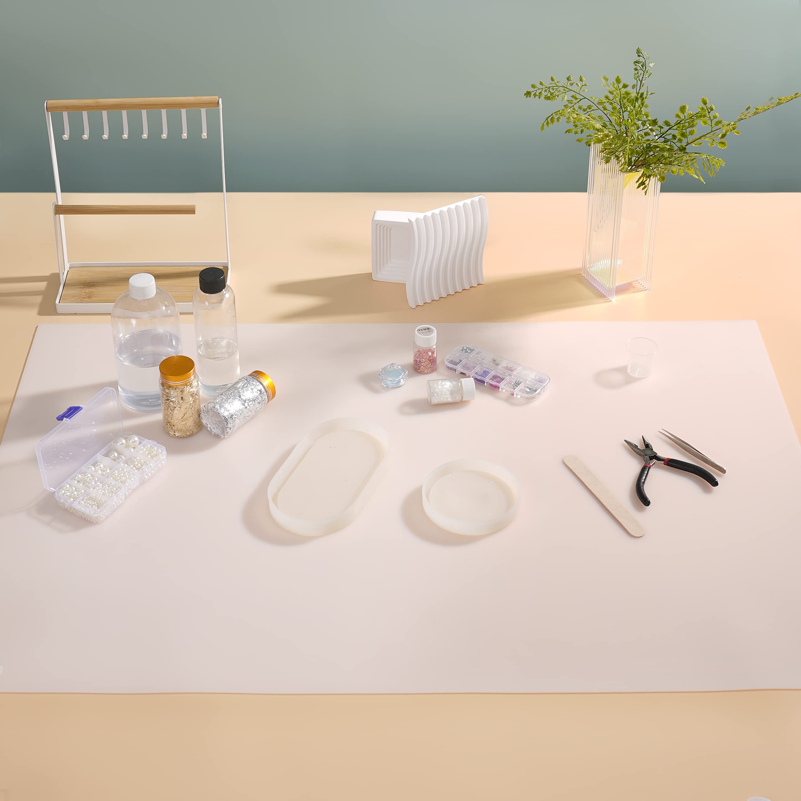 Sapid silicone mat storage roll is convenient for compact homes