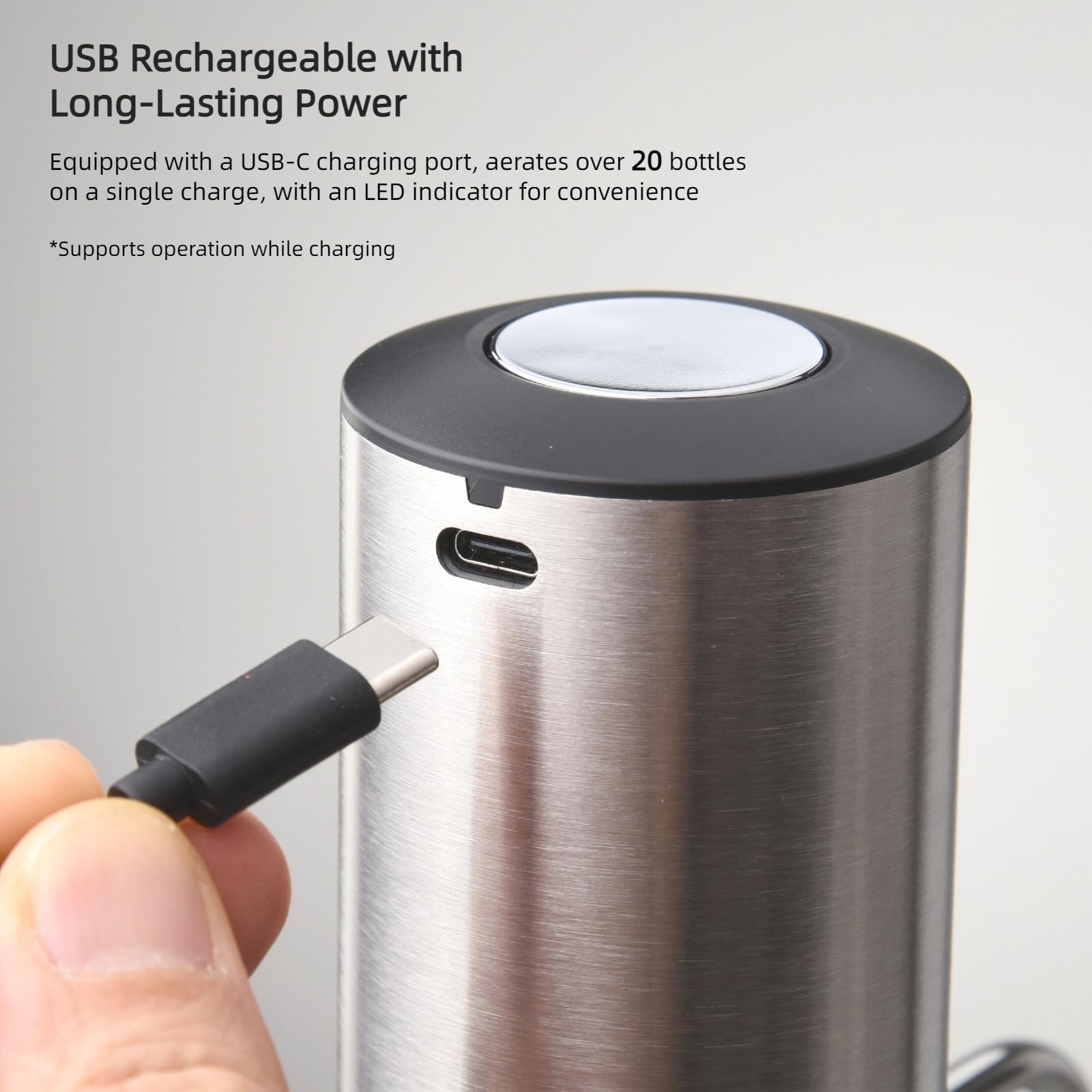 Saraudy compact set with vacuum stoppers keeps wine fresh up to seven days.