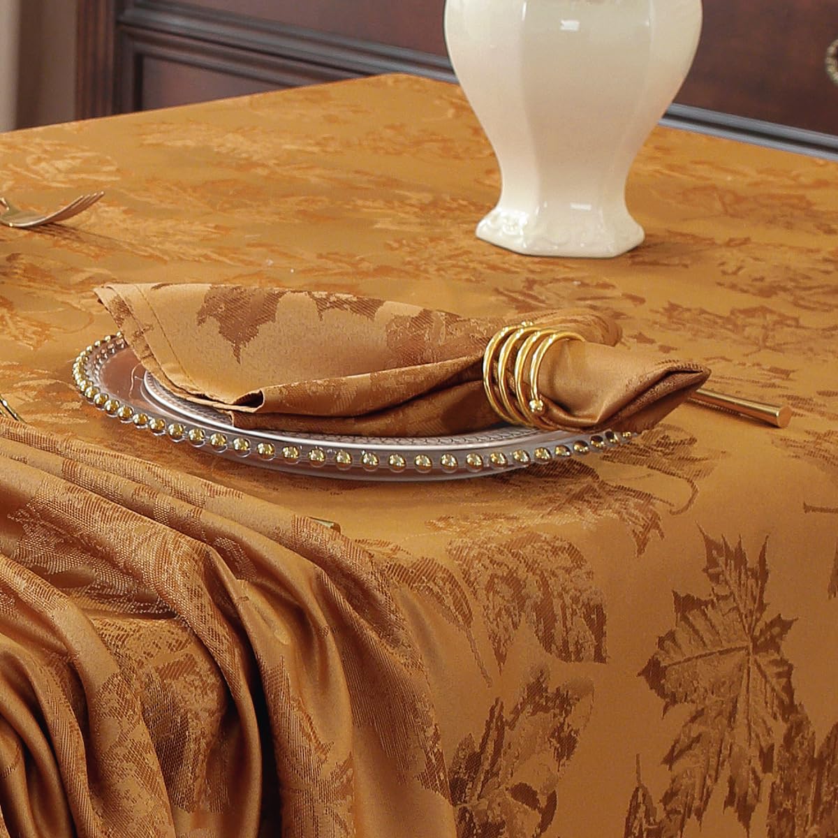 SASTYBALE 52x70 tablecloth coverage on rectangle table.
