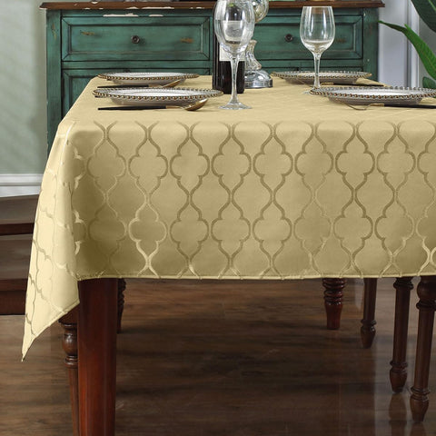 SASTYBALE jacquard Christmas tablecloth with flower pattern protects surfaces and adds festive elegance.