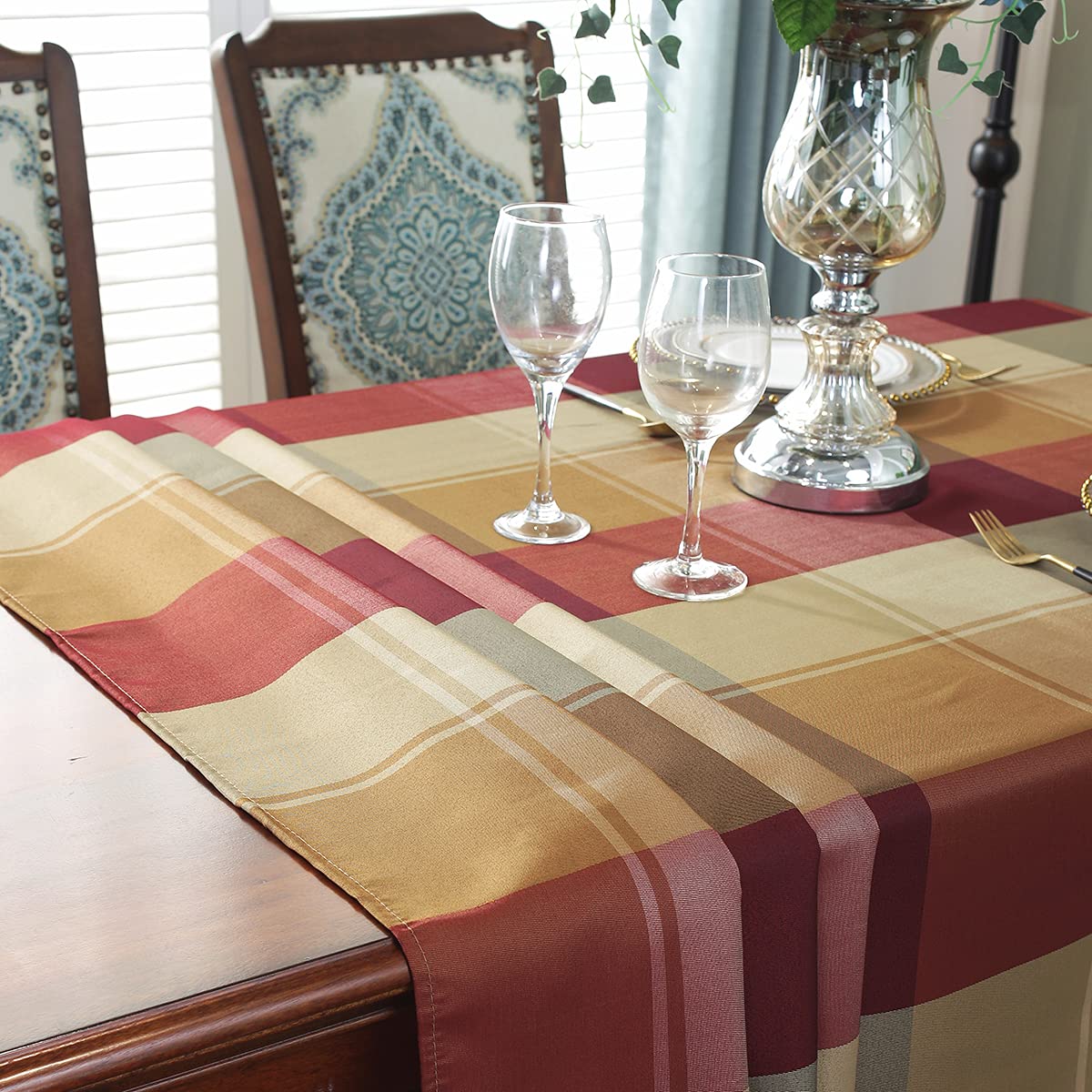 Kitchen counter with SASTYBALE square tablecloth ready for family dining