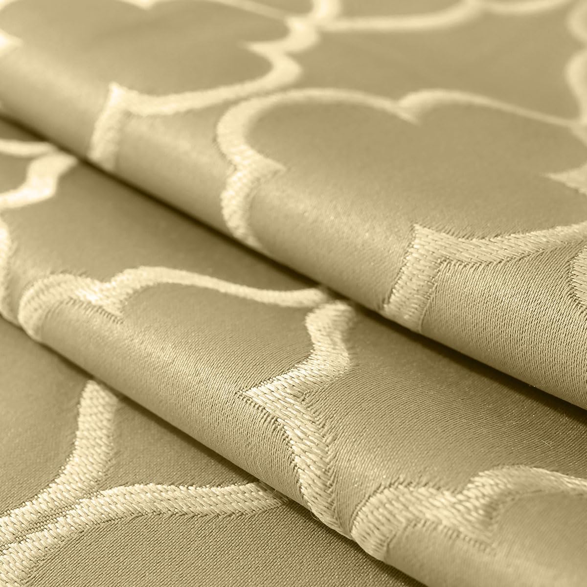 SASTYBALE tablecloth is dust-proof and easy to care for during gatherings.