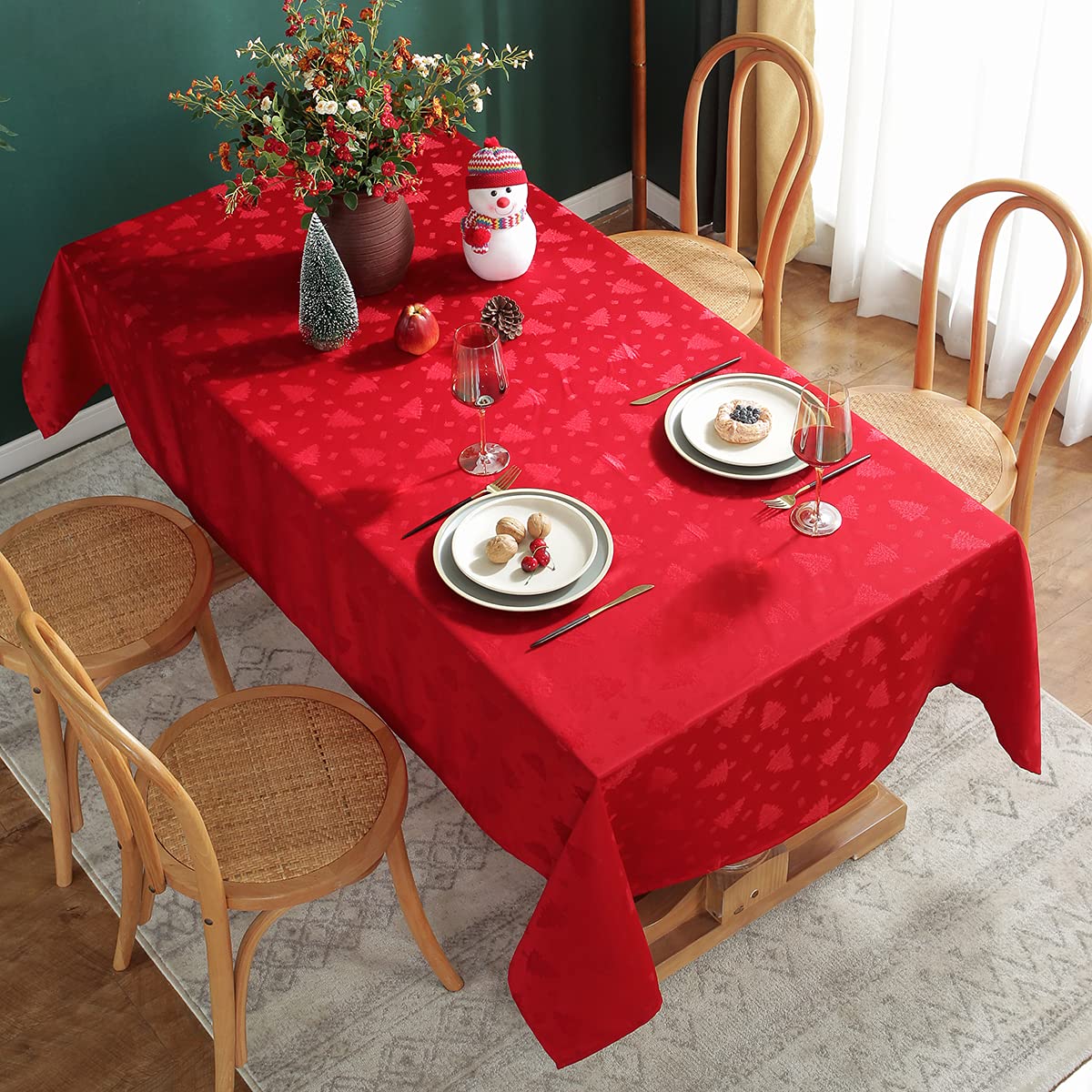 SASTYBALE tablecloth showing water-repellent finish for spill protection.