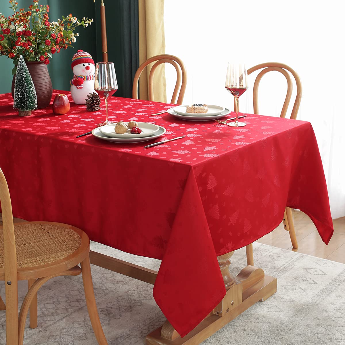 SASTYBALE tablecloth with wrinkle-resistant finish keeps a smooth surface.