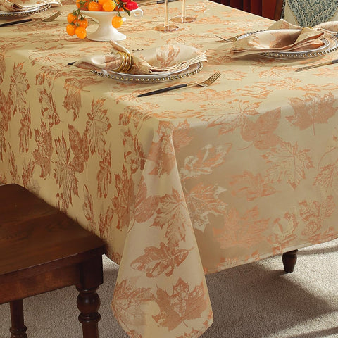 SASTYBALE wrinkle-resistant polyester keeps tables neat during gatherings