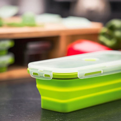 SB Simpli Better containers with seal-tight lids demonstrate secure, fridge-friendly storage.