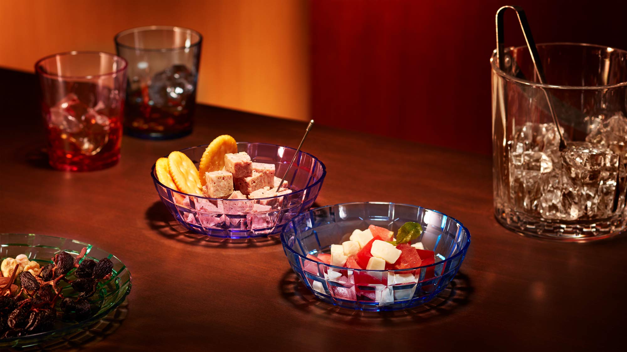 SCANDINOVIA BPA-free bowls ideal for family use.