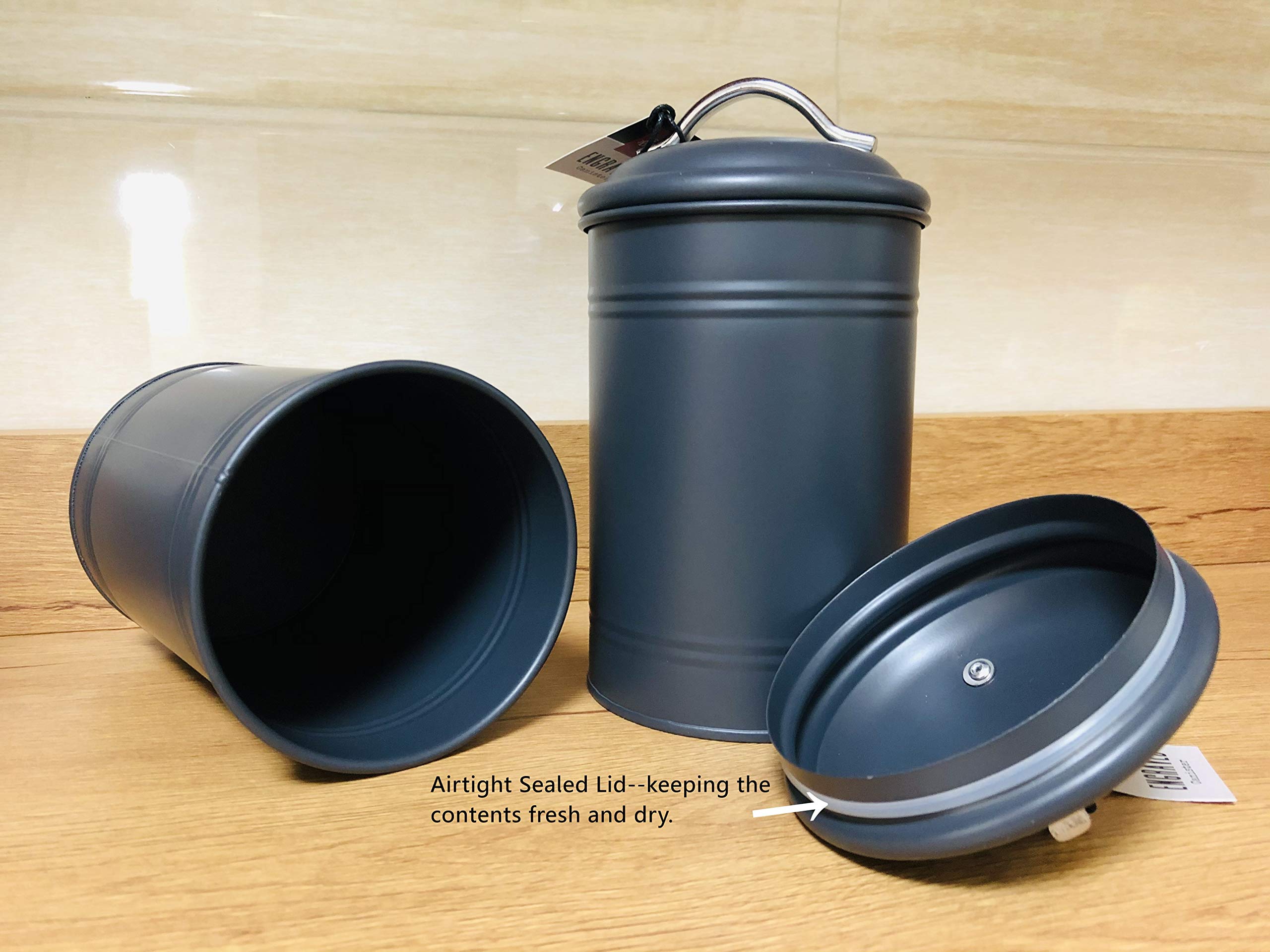 Schonee lid handle close-up demonstrates easy opening and secure seal