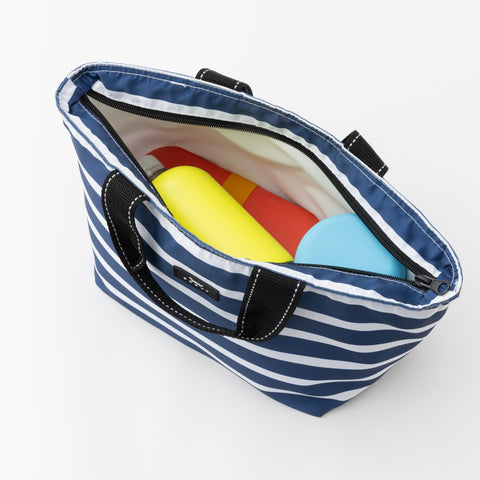 SCOUT Nooner lunch bag back zipper pocket keeps utensils and napkins handy.