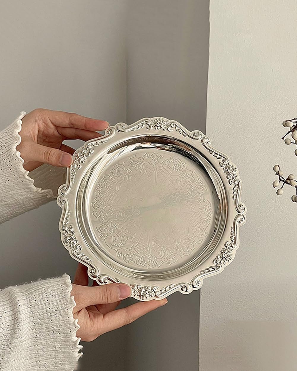 SEEK RARE smooth-edges tray for safe handling.