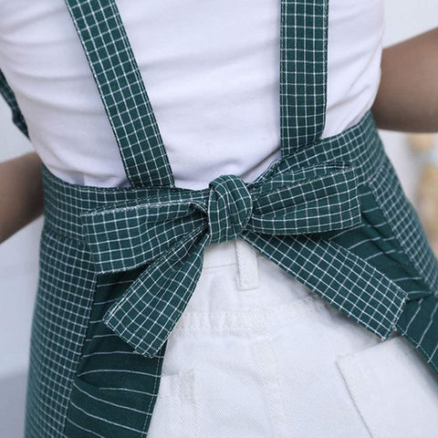 Sefiron Princess Apron easy-care, machine-washable design.