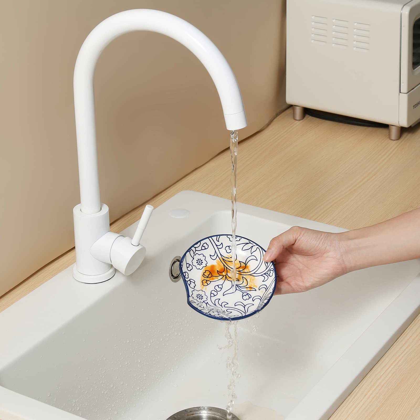 Selamica spoon rests are easy to clean with smooth surfaces.
