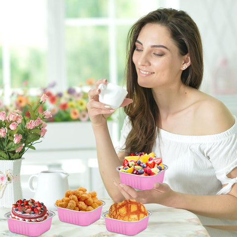 Selizo clear lids for mini cake pans to keep desserts fresh during delivery