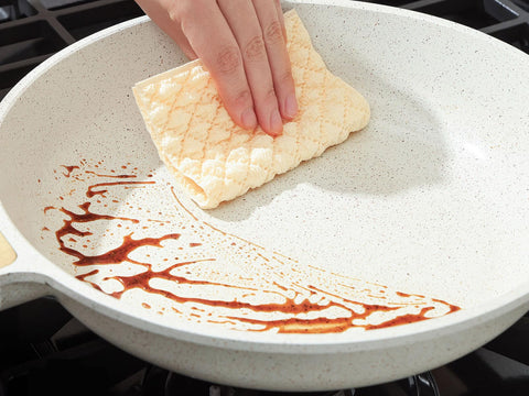 SENSARTE easy-clean ceramic surface simplifies wipe-down after cooking