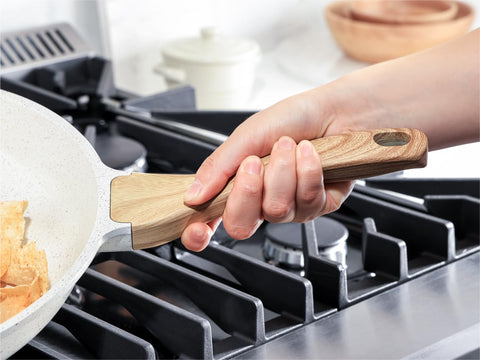 SENSARTE easy-clean surface simplifies post-cook cleanup