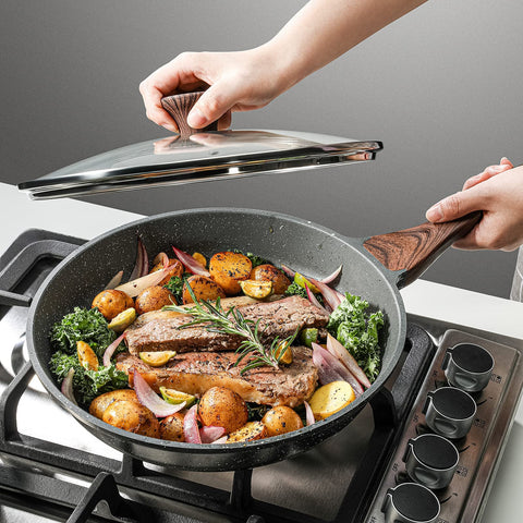 SENSARTE omelet pan with cover ideal for quick eggs and breakfast.