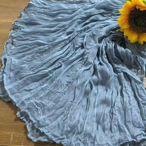 Seveups delicate edges and neat stitches elevate table presentation.