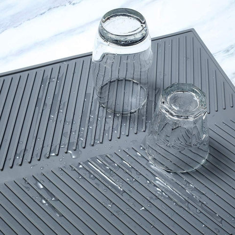 SFBBCLOZ kitchen counter mat provides heat insulation.