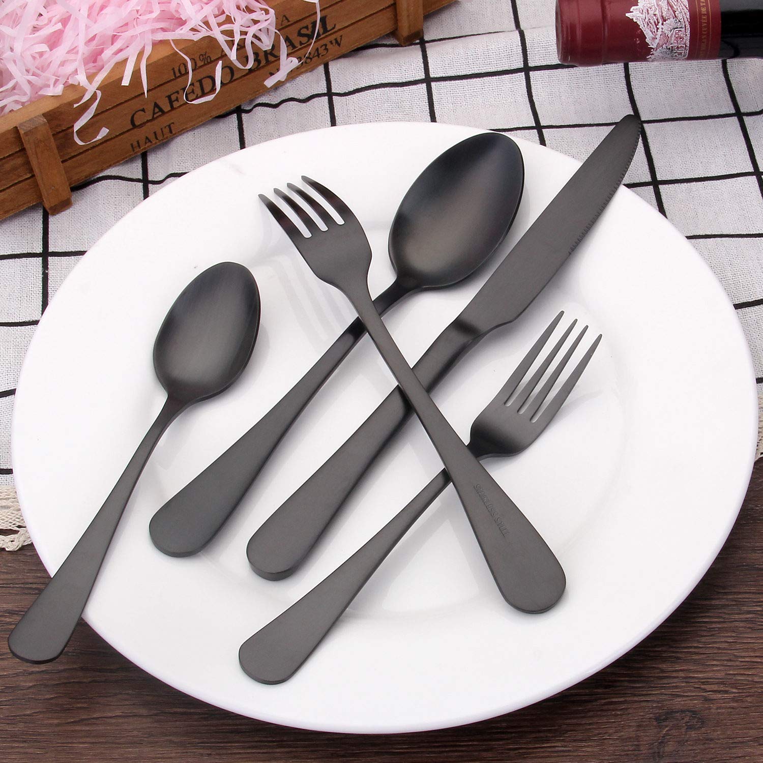 ShareCook durable silverware resists corrosion for long lasting use.