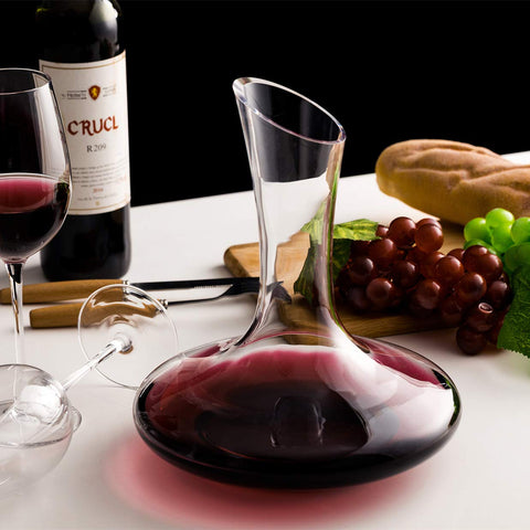 SHIGOO decanter aeration action shows wine swirling in the wide bowl.