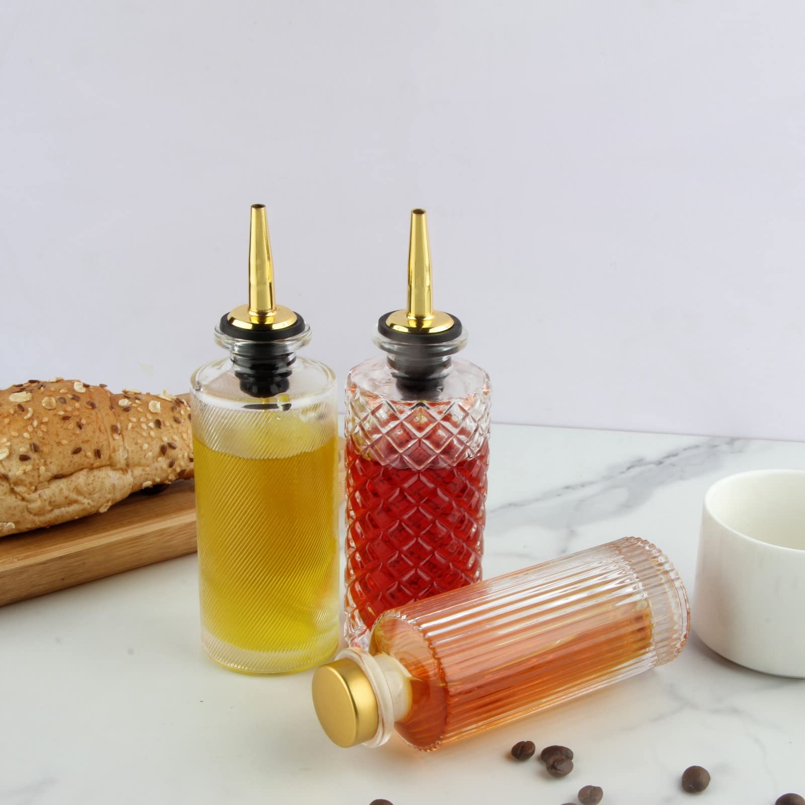 Shining Craft airtight stopper creates a seal to reduce spills during travel