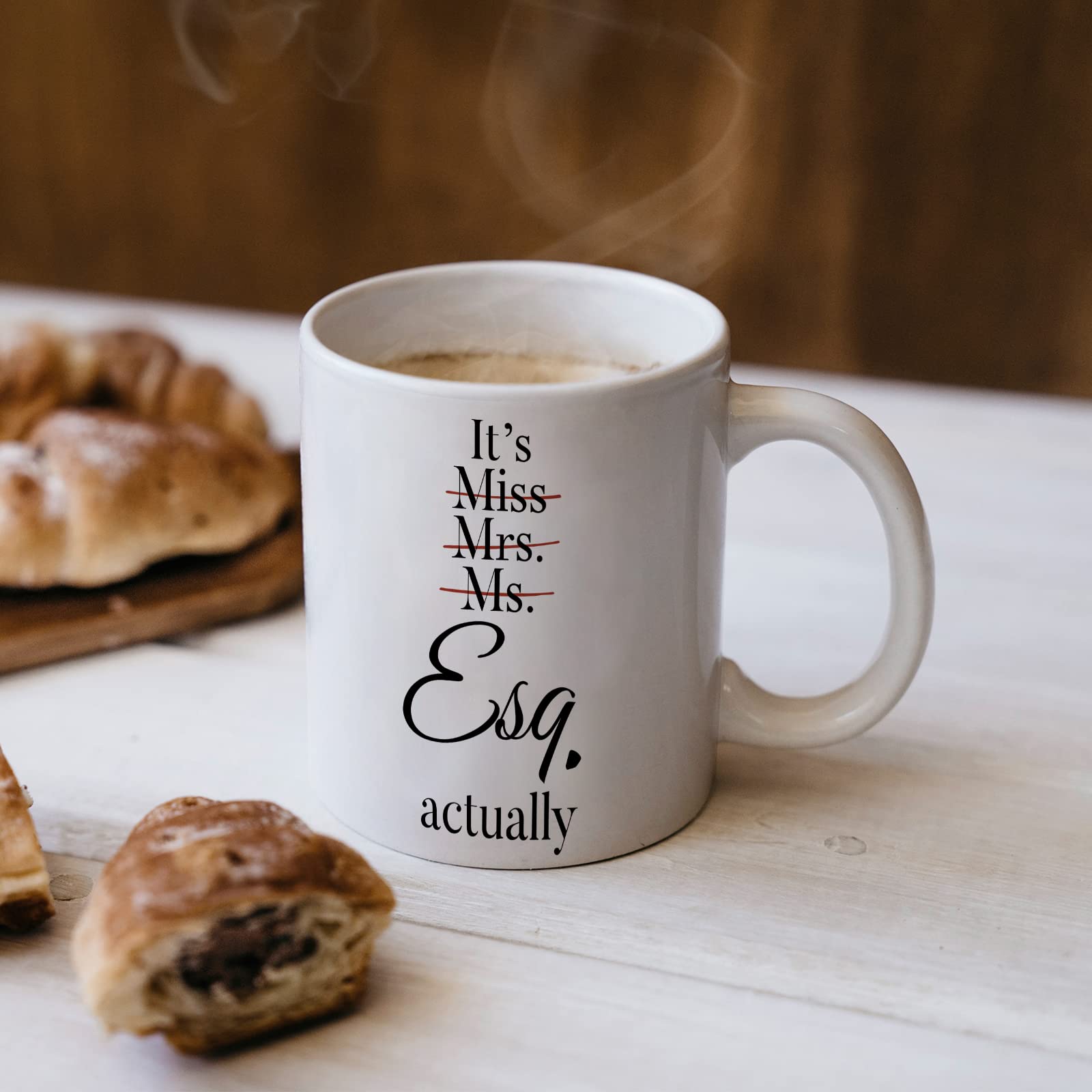 Shqiueos mug microwave-safe for hot or cold beverages in the office.